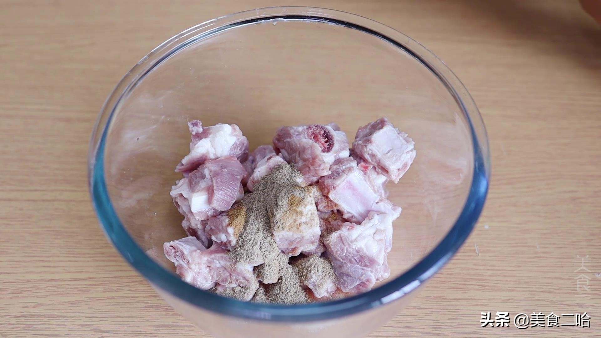 天冷进补，多给家人吃3道排骨菜，清淡少油烟，营养全面又好吃