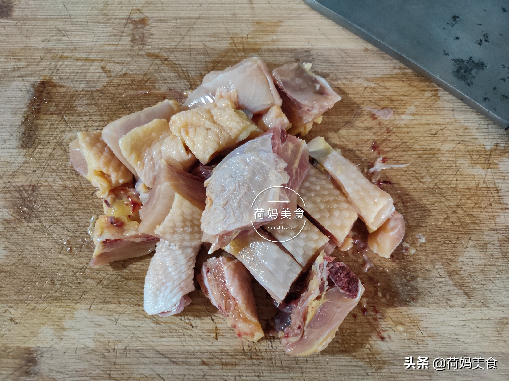 石斛虫草花炖鸡汤，天热也可以喝，味鲜营养，强健体质，老少皆宜