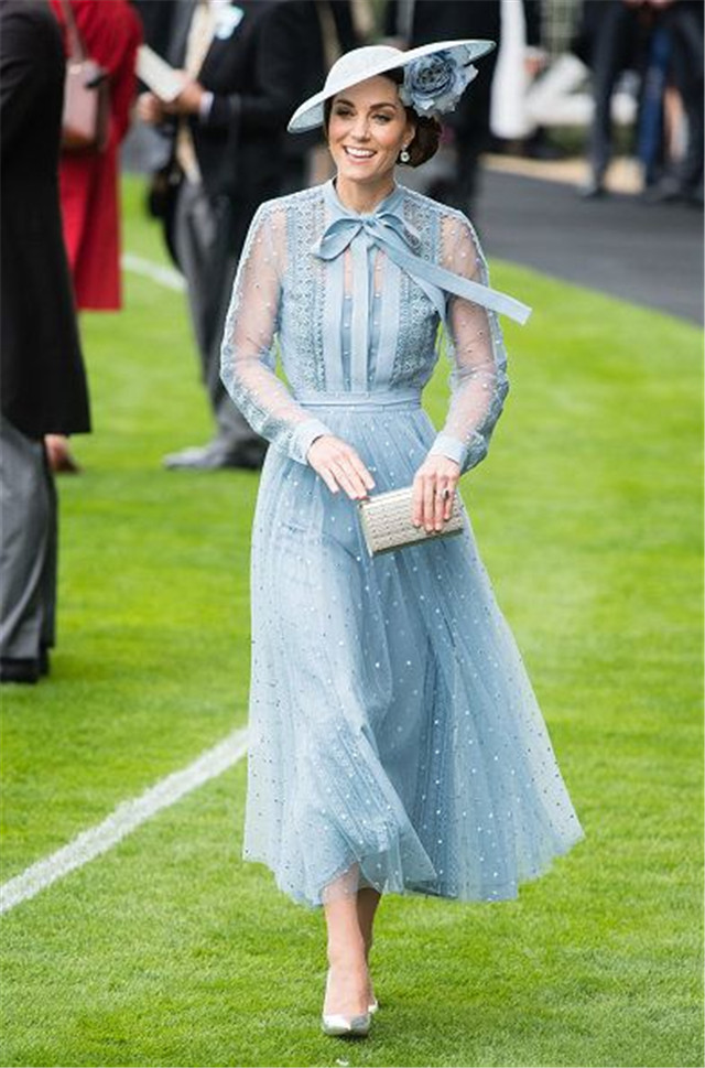 盘点2019年凯特王妃，华丽的连衣裙装扮，完美搭配呈现优雅