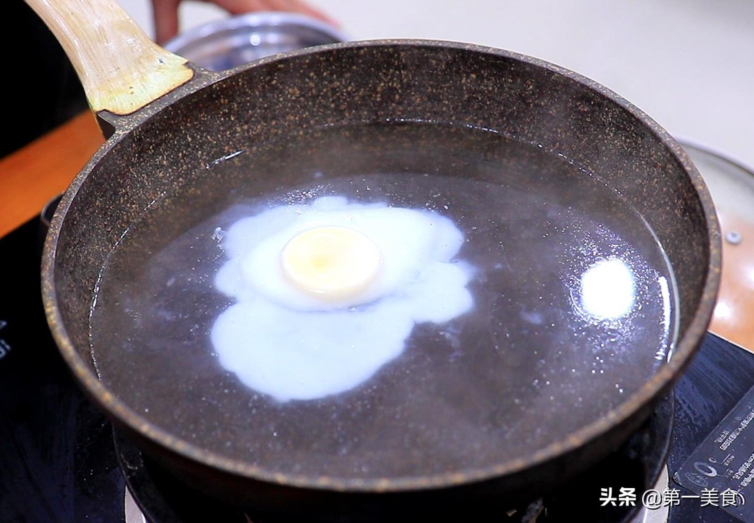 图片[4]-厨师长教你3种煎荷包蛋做法和技巧 不粘锅不散-起舞食谱网