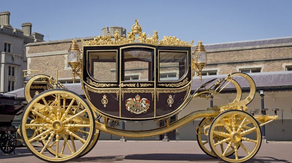 英女王的黄金马车，加名贵宝石的点缀，比任何豪车都霸气有历史感