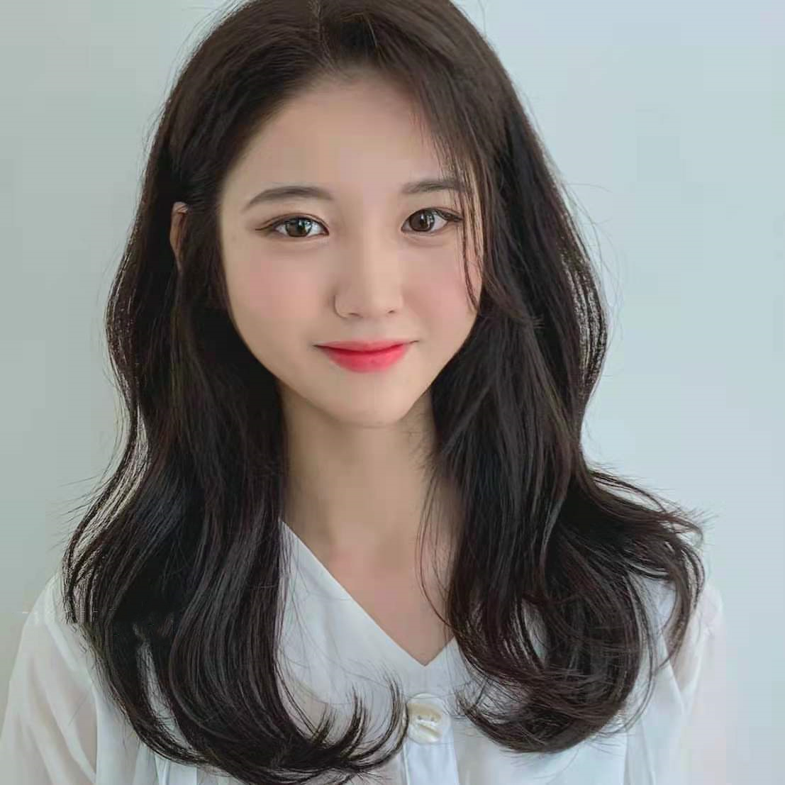 圆脸的人适合什么发型图片圆脸的女生适合烫的发型