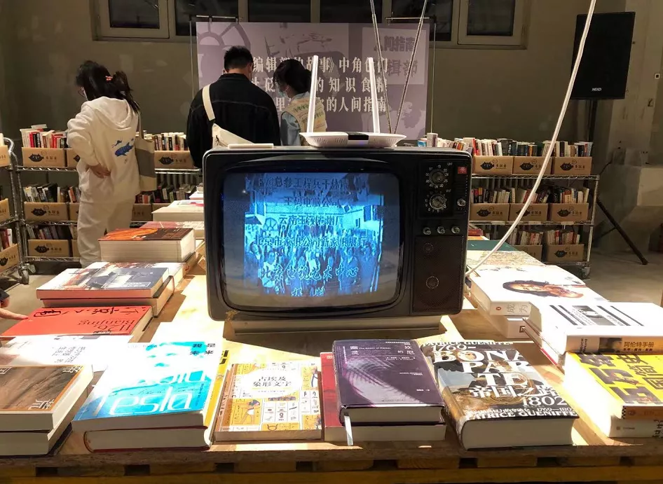 俘获线上、拥抱线下,这些品牌正在「破圈突围」