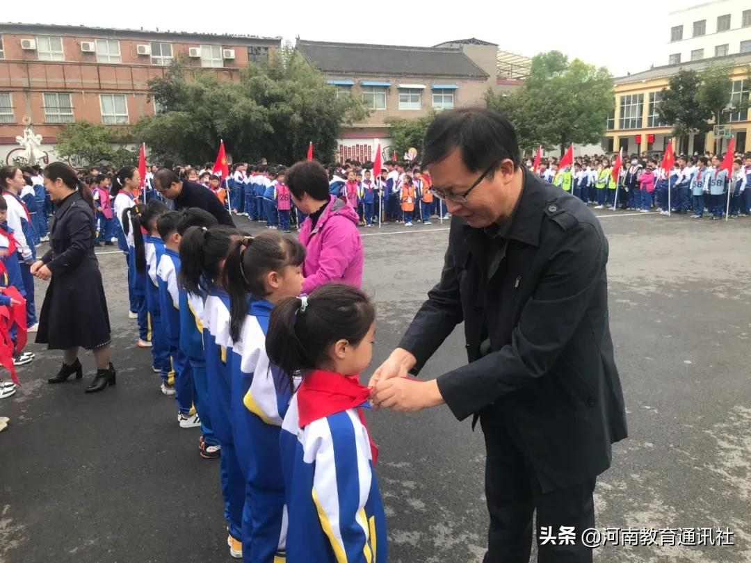 沁阳市第一小学举行新队员入队仪式活动(图4)