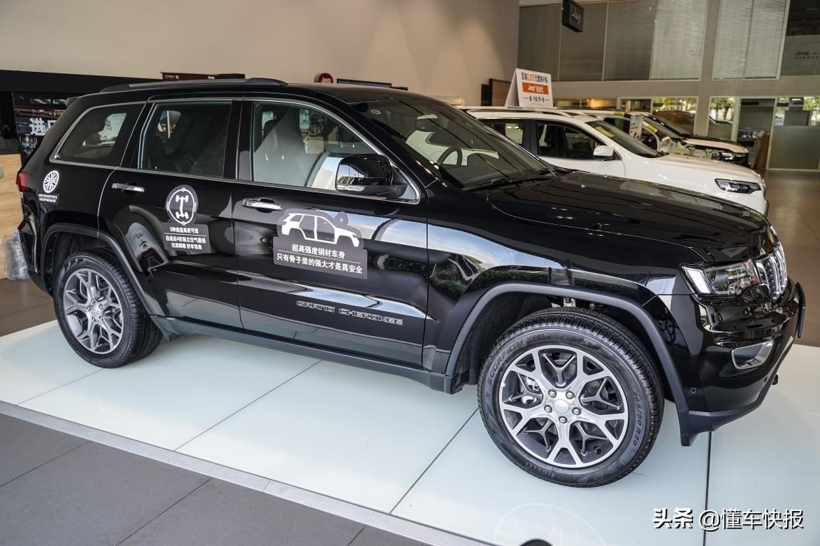 懂车探店：专业四驱搭配V6动力，40万即可入手进口Jeep大切诺基？