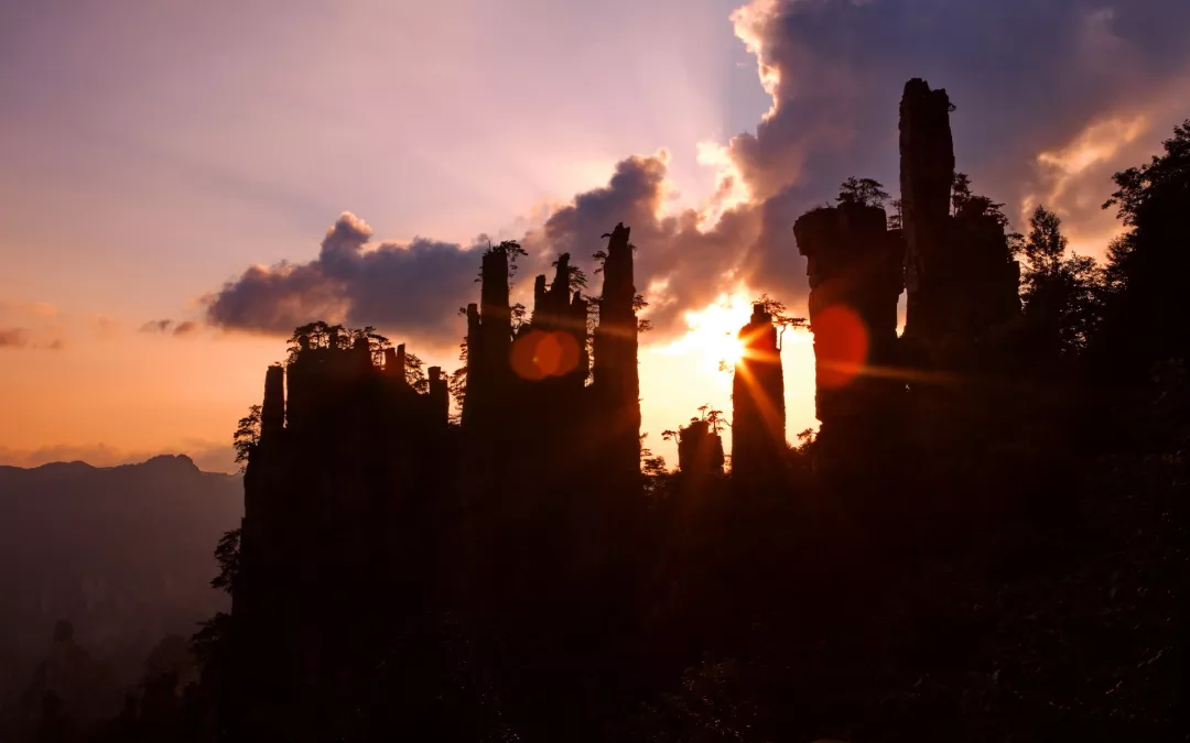 长沙到凤凰古城旅游攻略自由行(长沙张家界凤凰古城自由行攻略)