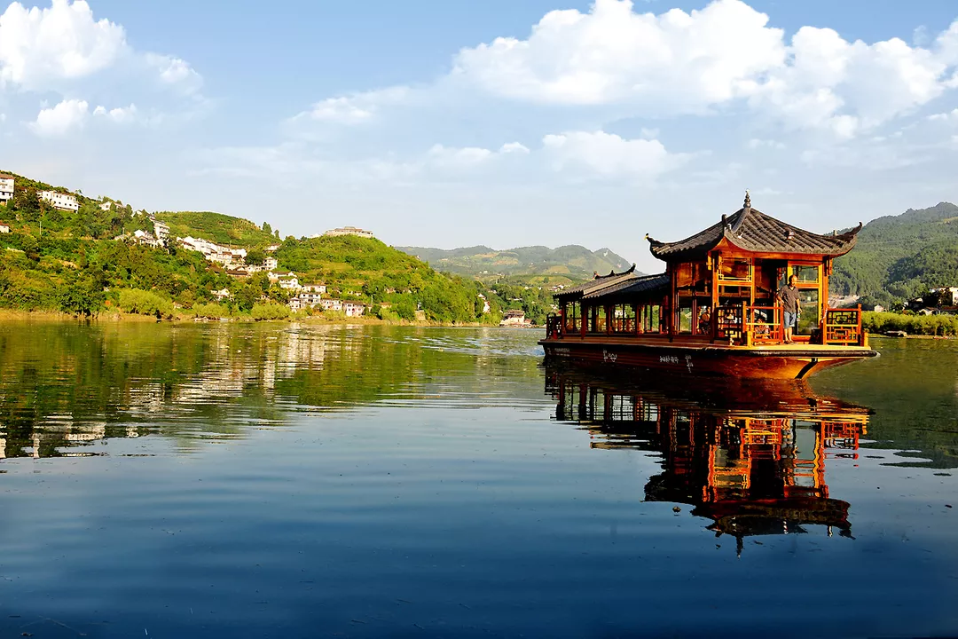 长沙到凤凰古城旅游攻略自由行(长沙张家界凤凰古城自由行攻略)