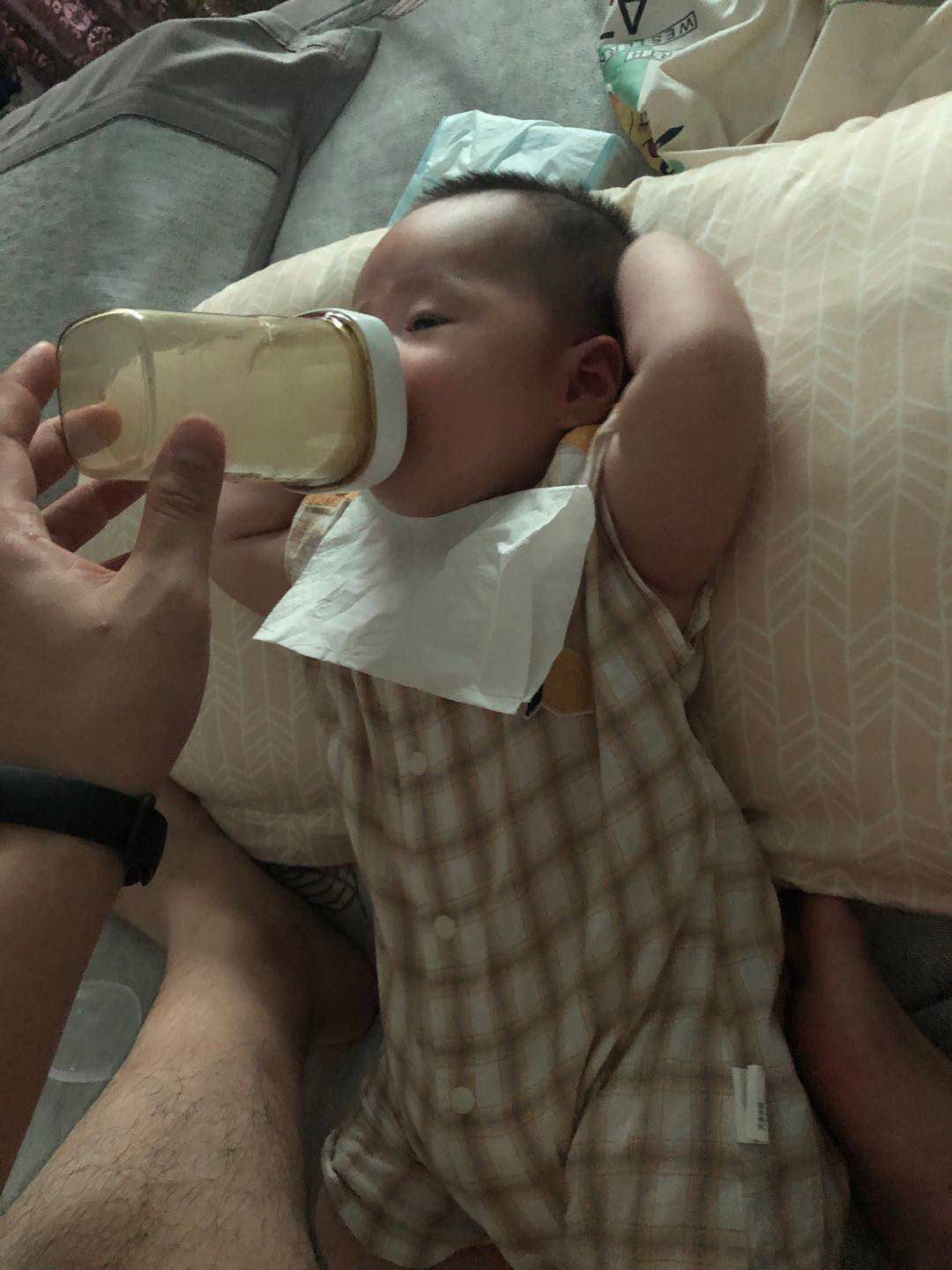 试管宝宝什么时候戒夜奶？最好不要超过这个月，影响发育还不长个