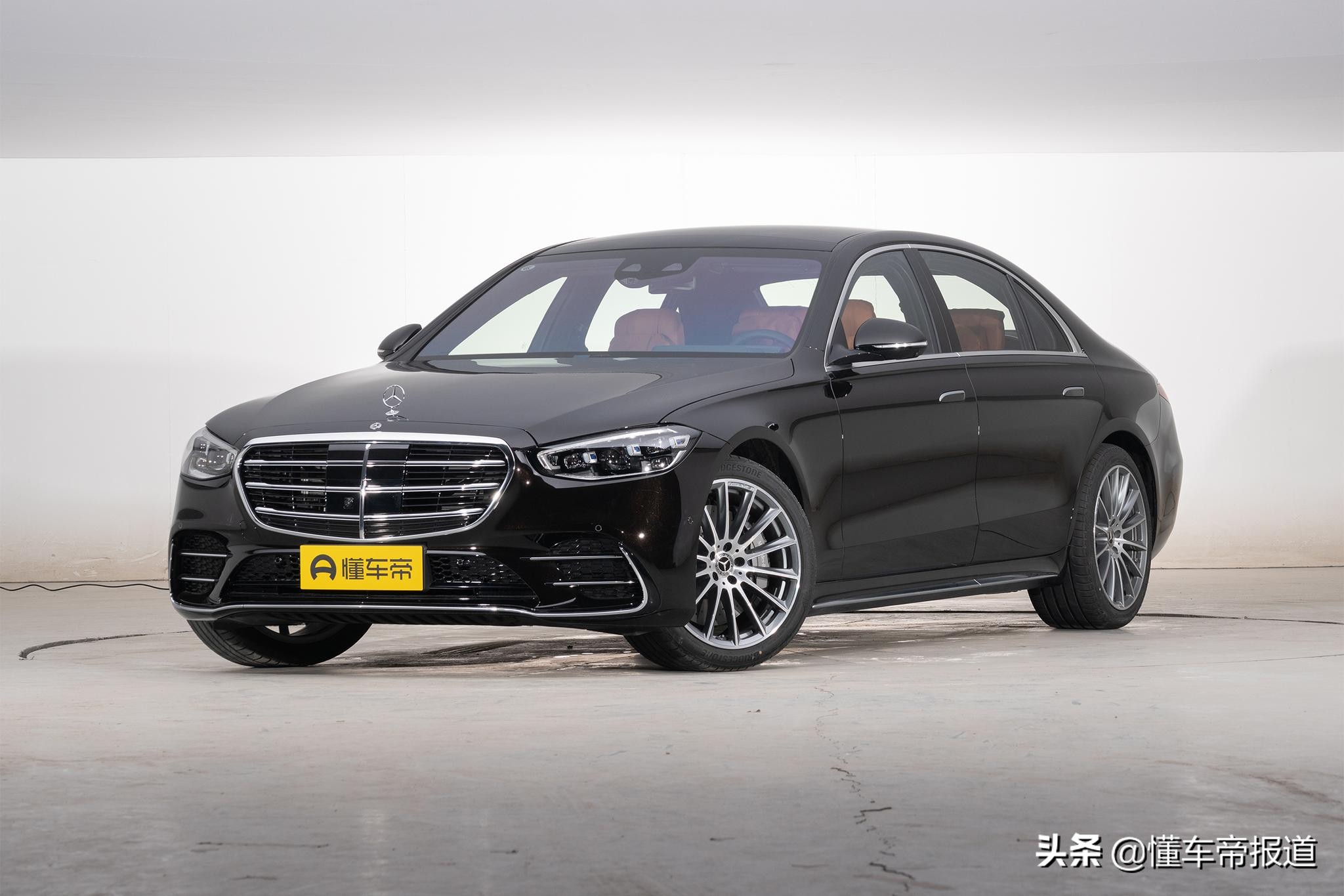新车 </p><p>　　 新款奥迪A8L典藏版到店实拍，售85.88万元起，再战奔驰S级