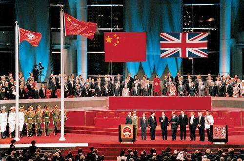 1997年香港回归前，中英舰队对峙三天三夜，中方：一秒都不能再等