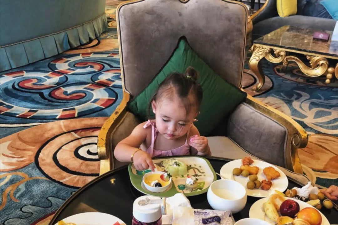 29岁身价千万，50万赴美试管生女，叶海洋凭什么敢不结婚生孩子？