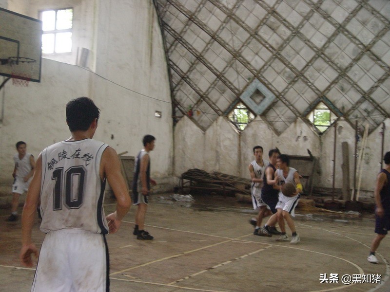 铜陵在线篮球队发展初期，我们走到一起来，夹缝中求生存