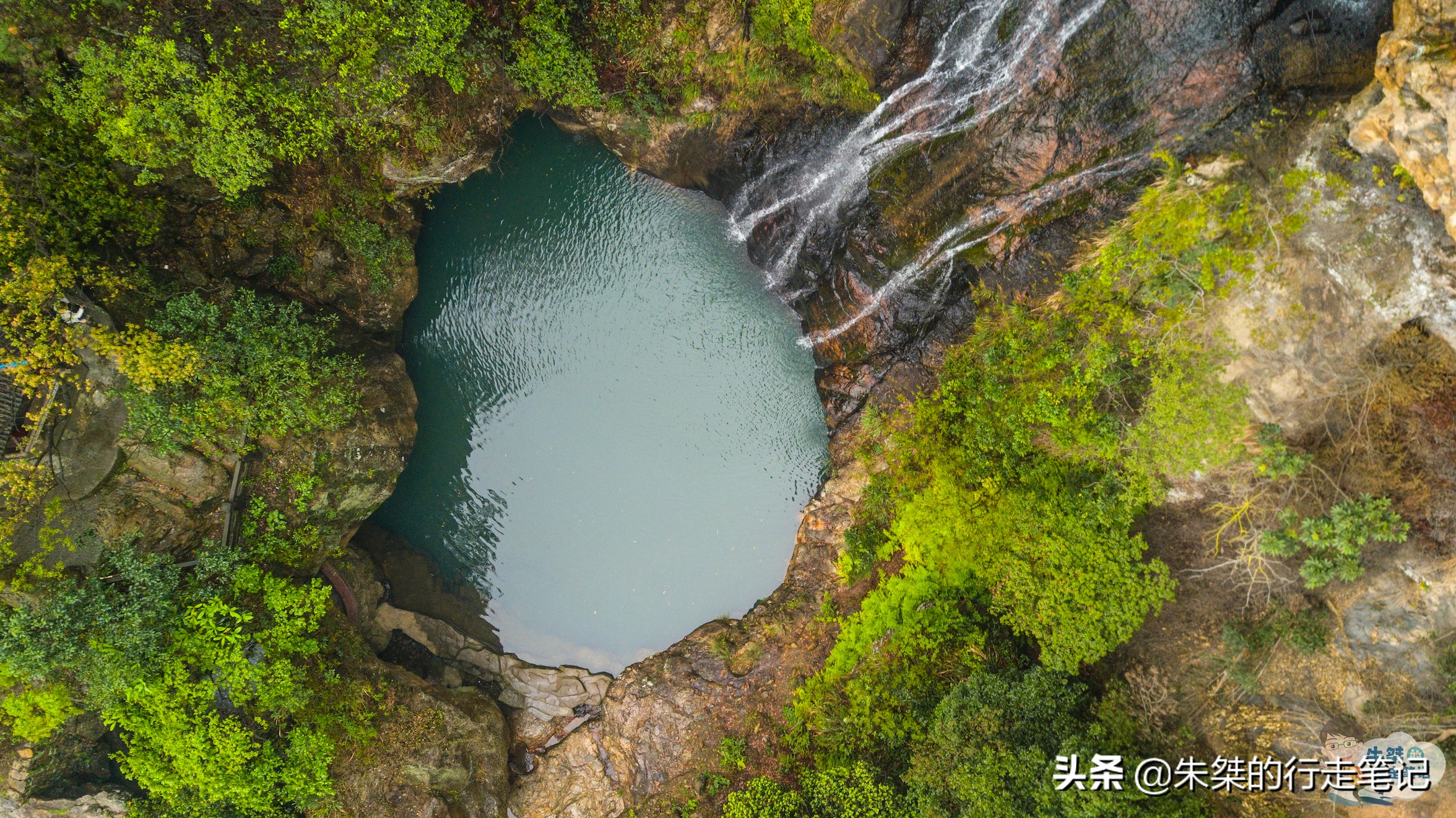 温州众多瀑布当中最有特色的一个，因朱自清一篇散文而家喻户晓