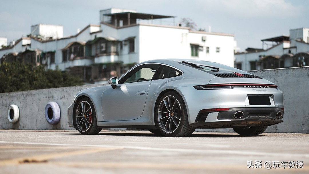 一生想买的车保时捷911和路特斯Evora，两个极端但都好想要