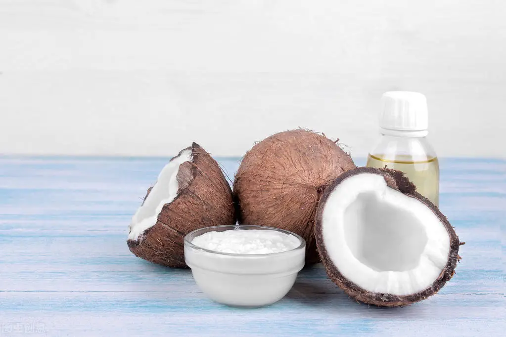 用椰子油怎么样护肤？椰子油有什么作用和功效？