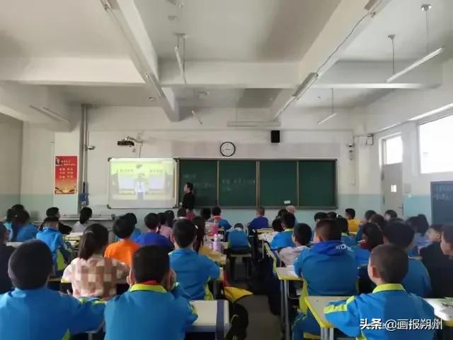 朔城区第四中学一年级新生入队仪式(图1)