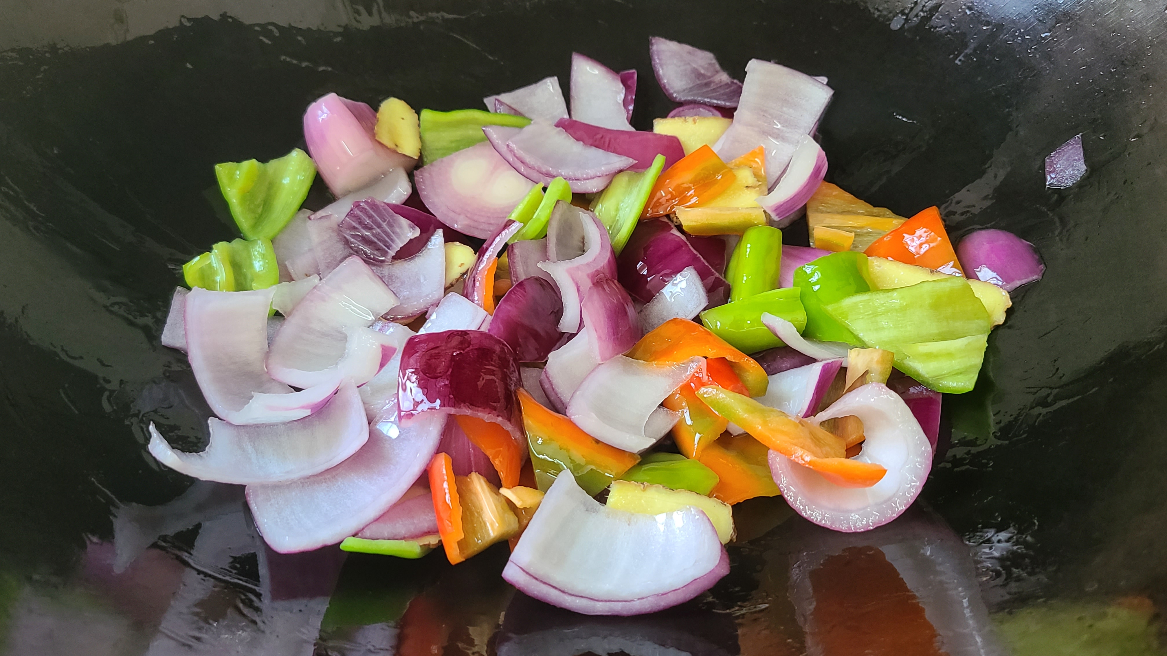 鸡腿别卤着吃，教你一个广东家常吃法，咸香美味，好吃又好看