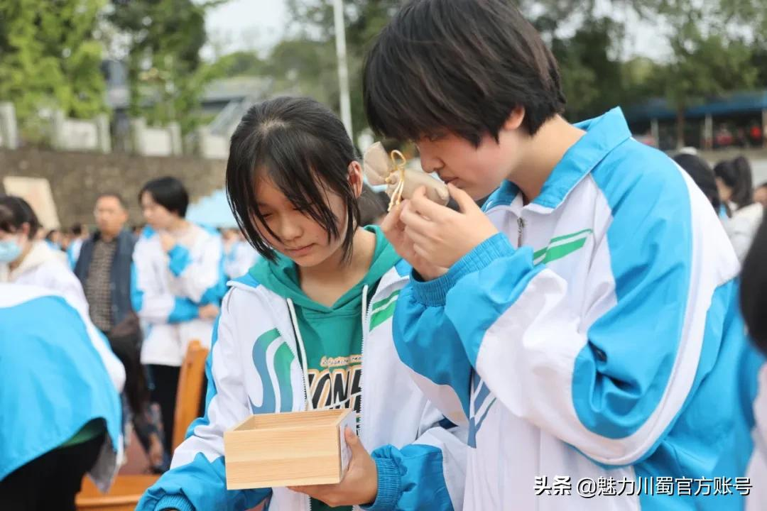中医药文化进校：科学城一中弘扬传统文化，助力青少年健康成长