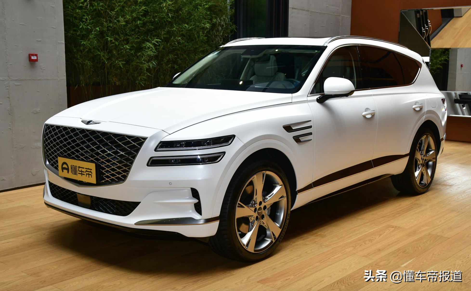 新车 </p><p>　　 竞争林肯飞行家，新款捷尼赛思GV80正式发布，增加6座车型