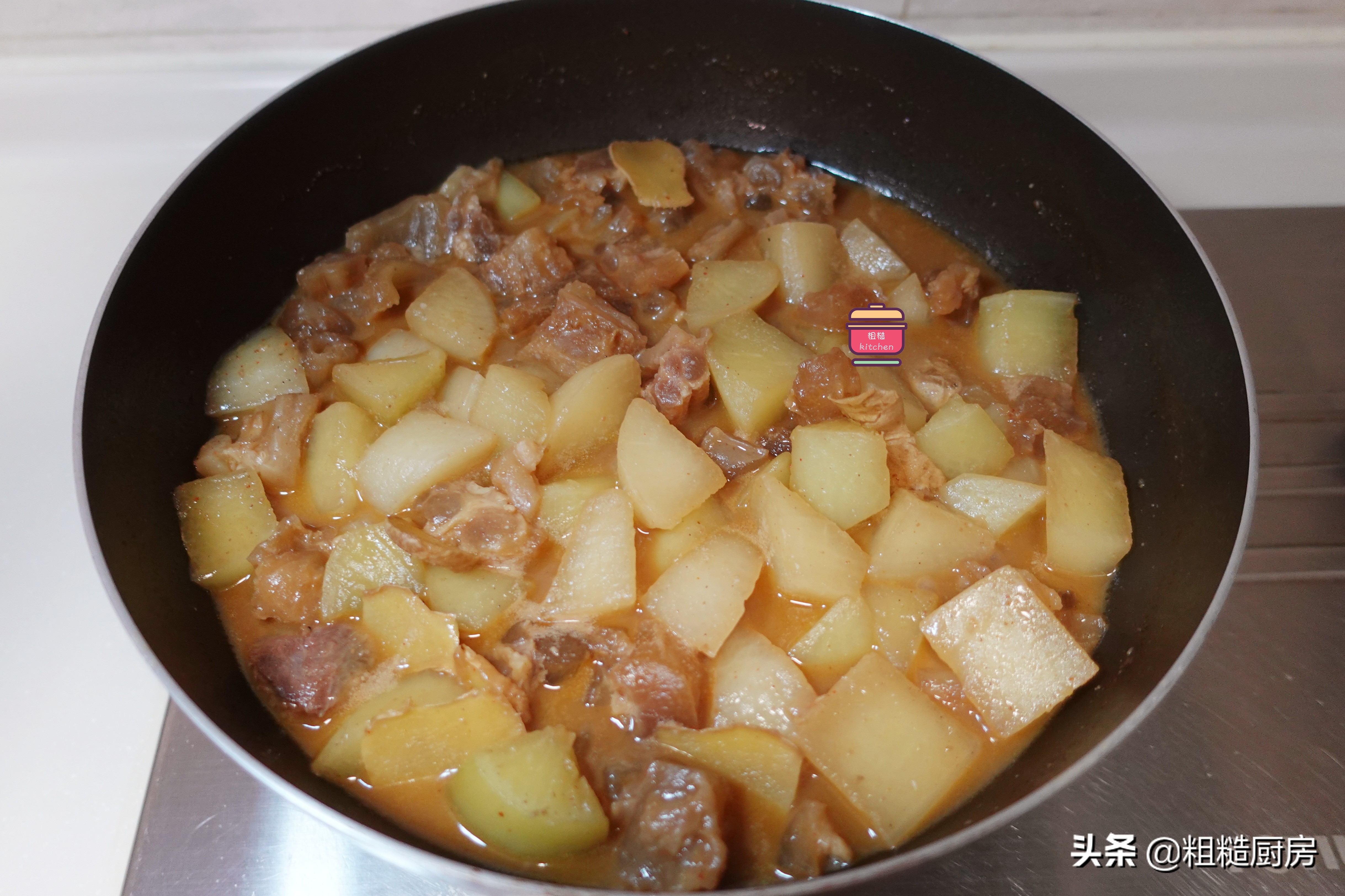 买牛肉时，60岁阿姨专挑牛筋买，胶质丰富营养高，难怪看着不显老