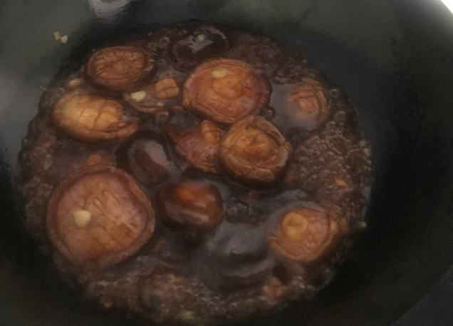 要不要这么秀？香菇做成鲍鱼？怎么做好吃呢？