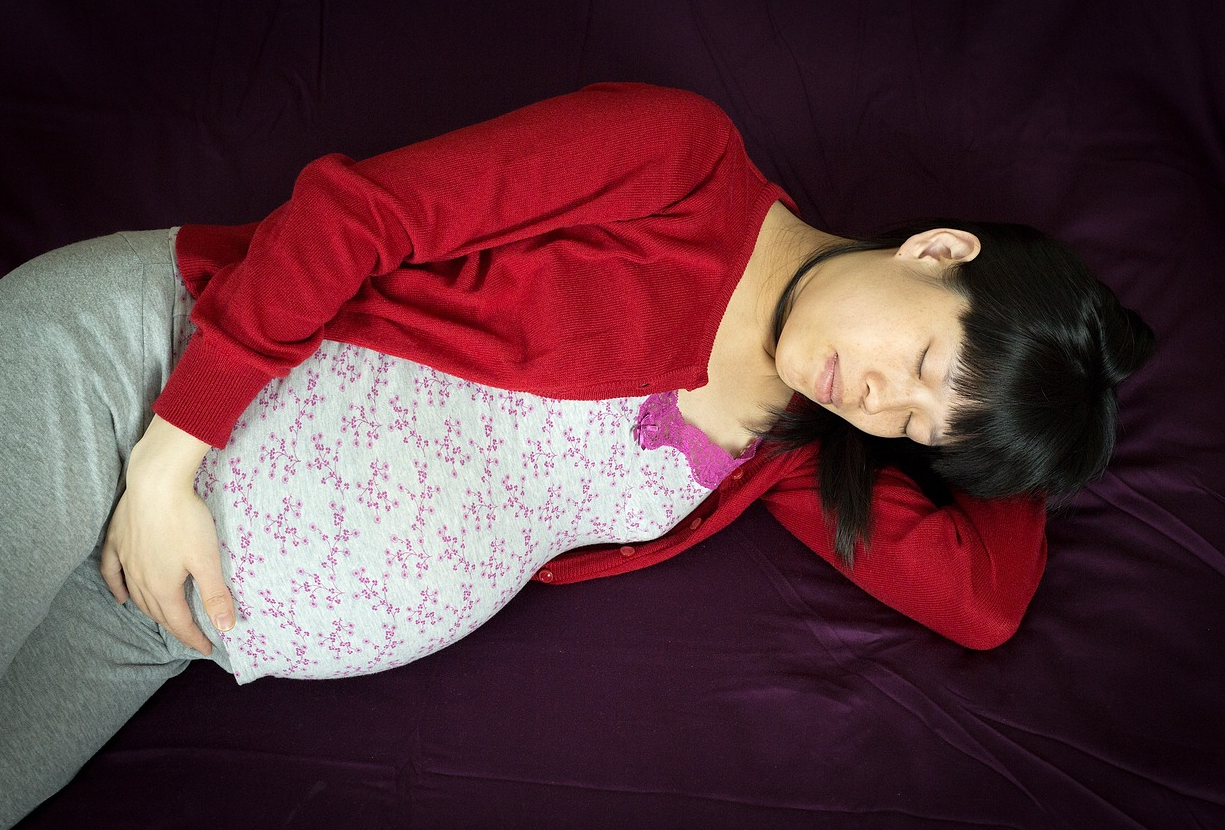 不同“睡姿”影响宝宝成长，怀孕的你还真别盲目，你睡对了吗？