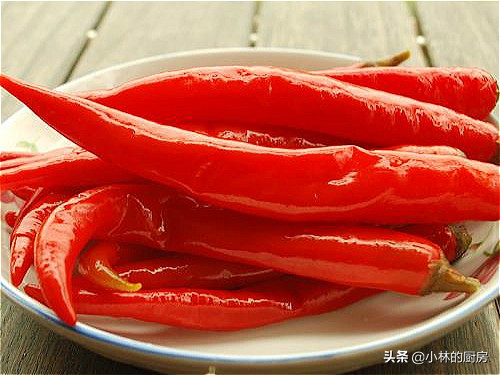 自制泡椒，把水换成用“它”泡，口感脆爽诱人，放一年都不会坏