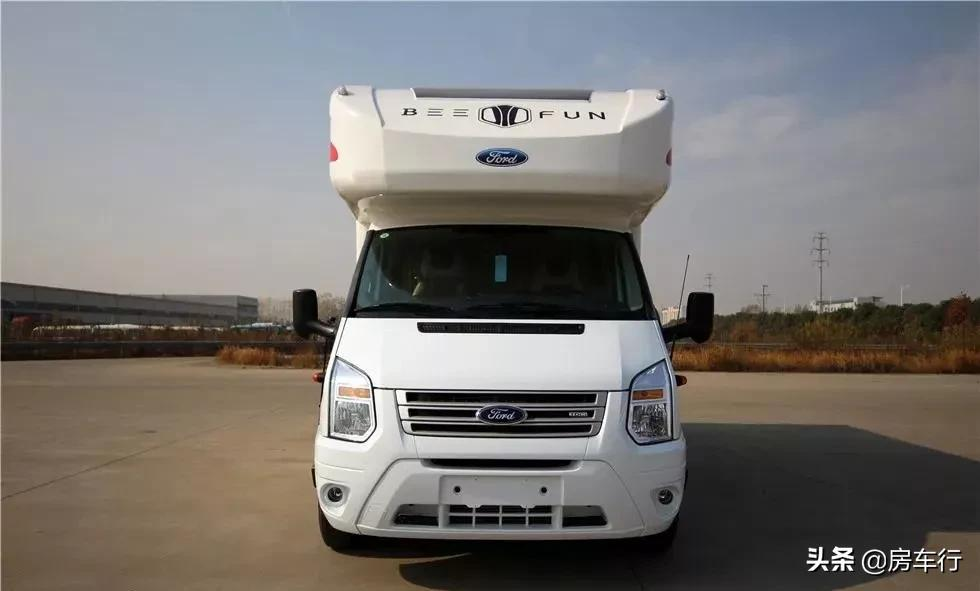 可上京牌的柴油车，六座五卧，趣蜂福特全顺新世代C型房车