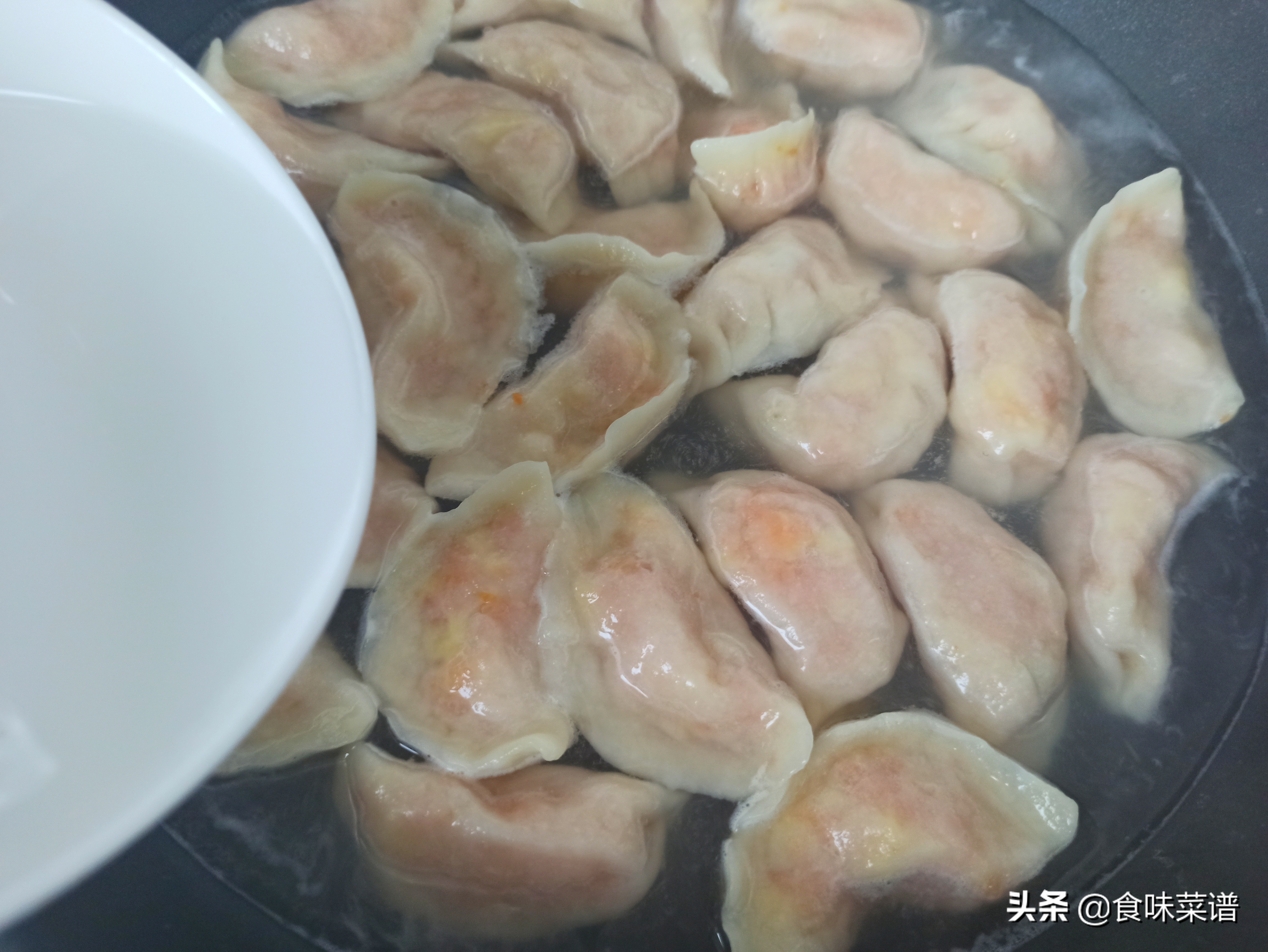 头伏到吃饺子，分享8种饺子馅的调法，有荤有素，鲜嫩营养又多汁