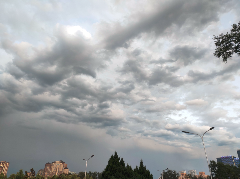 人在江湖，笑比哭好