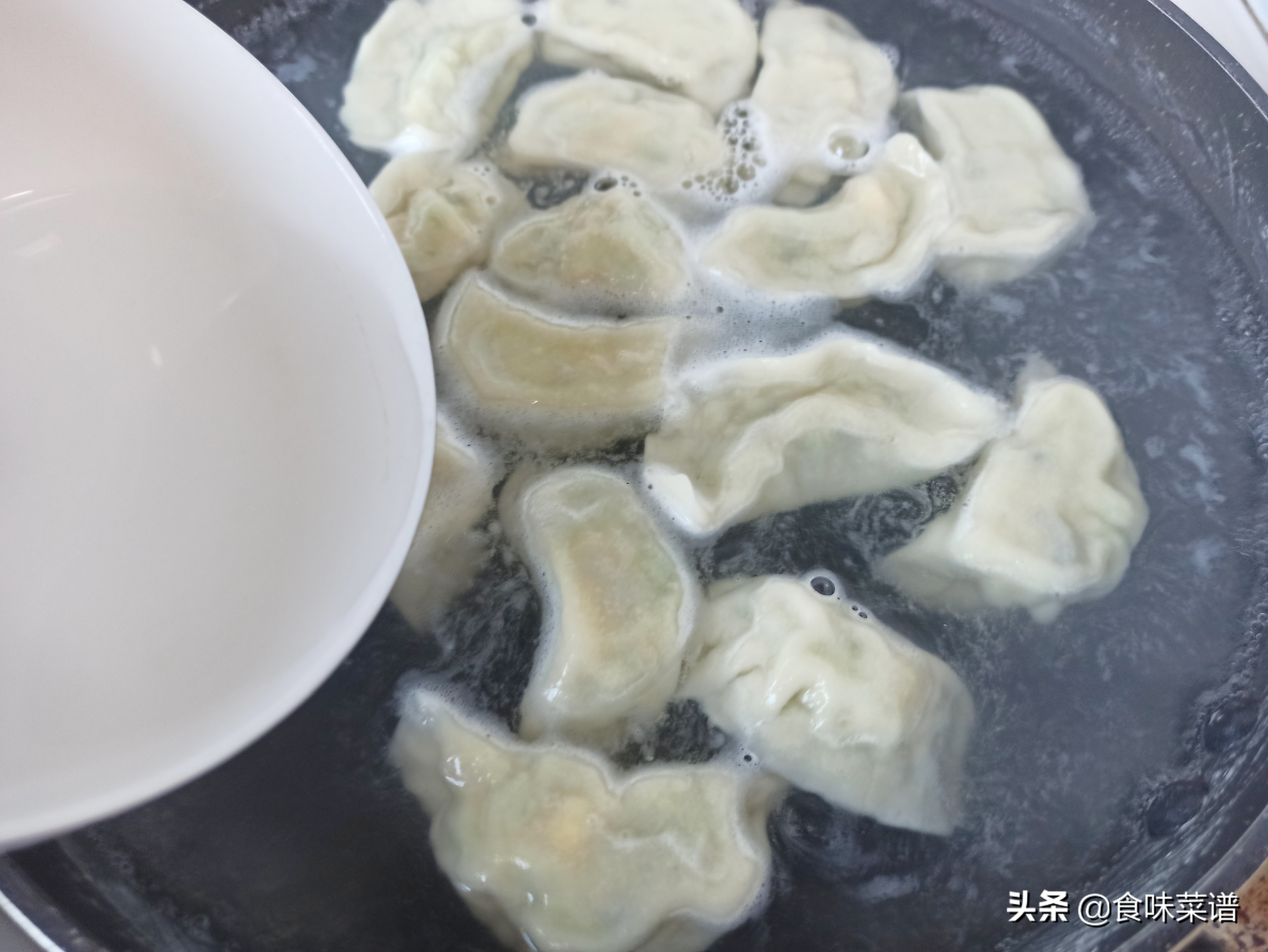 头伏到吃饺子，分享8种饺子馅的调法，有荤有素，鲜嫩营养又多汁