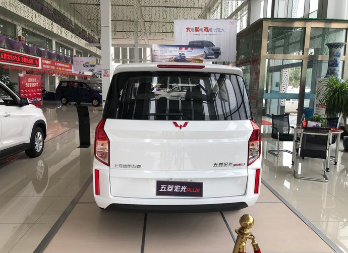 纵置后驱宽体神车，配250N·m，满油可跑730km，顶配都不到8万