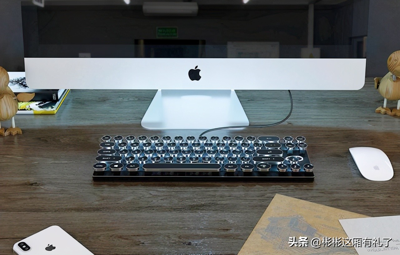 几把国外的复古机械键盘，还有国货杜伽FUSION