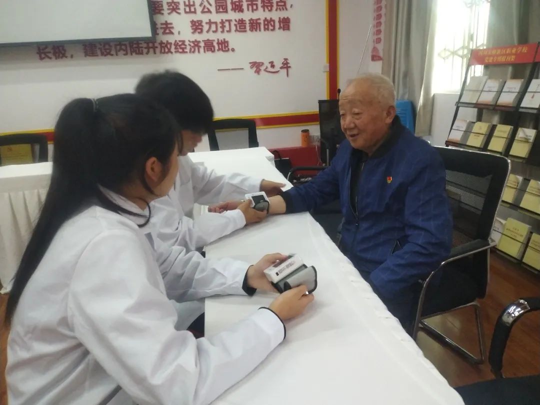 佳节喜逢长久日 愿君如意长安康——天府职校开展重阳节系列活动