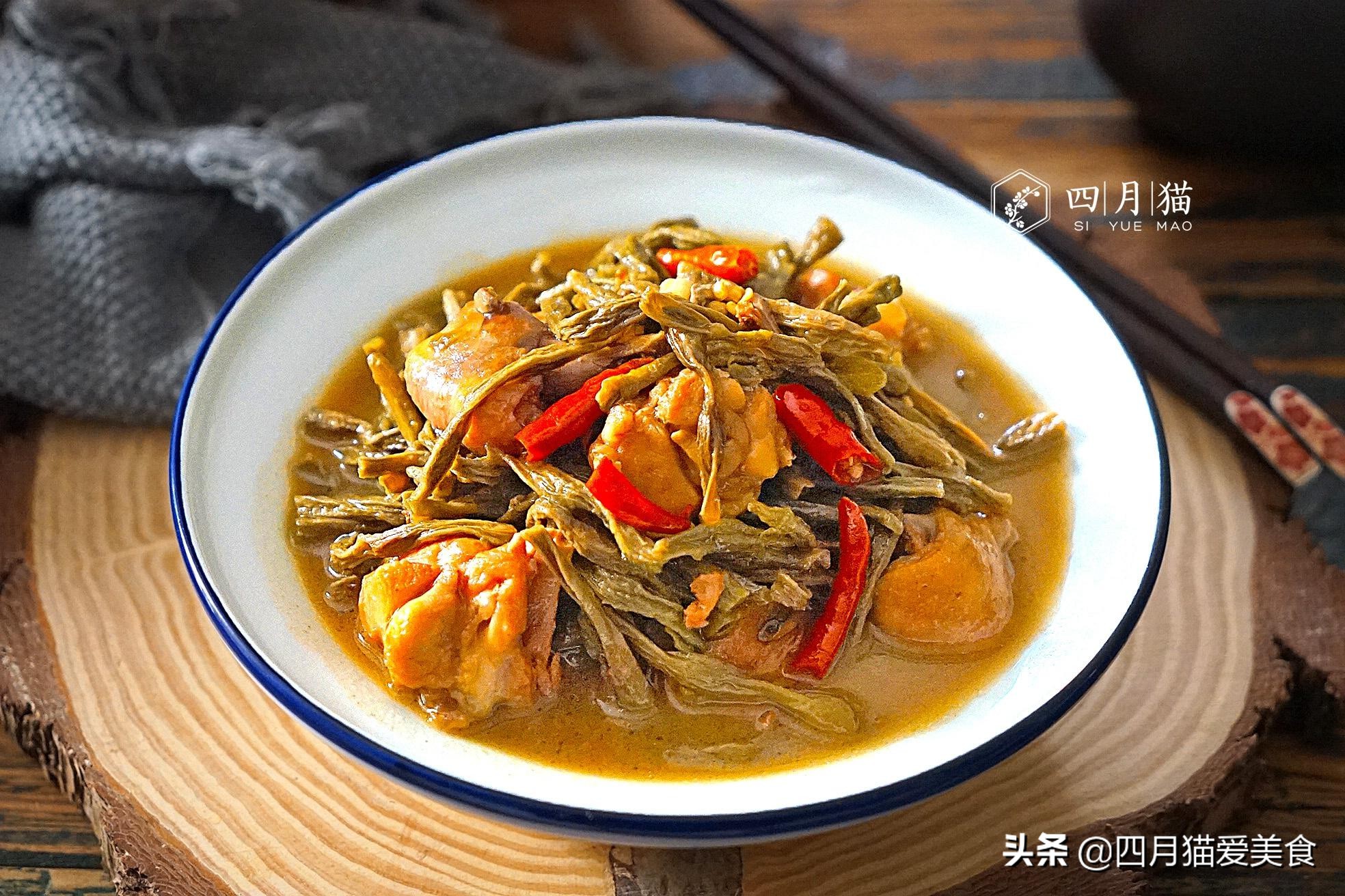 豆角晒干后，和鸡肉这样炖，味道好吃到嗨，我家每周要吃一次