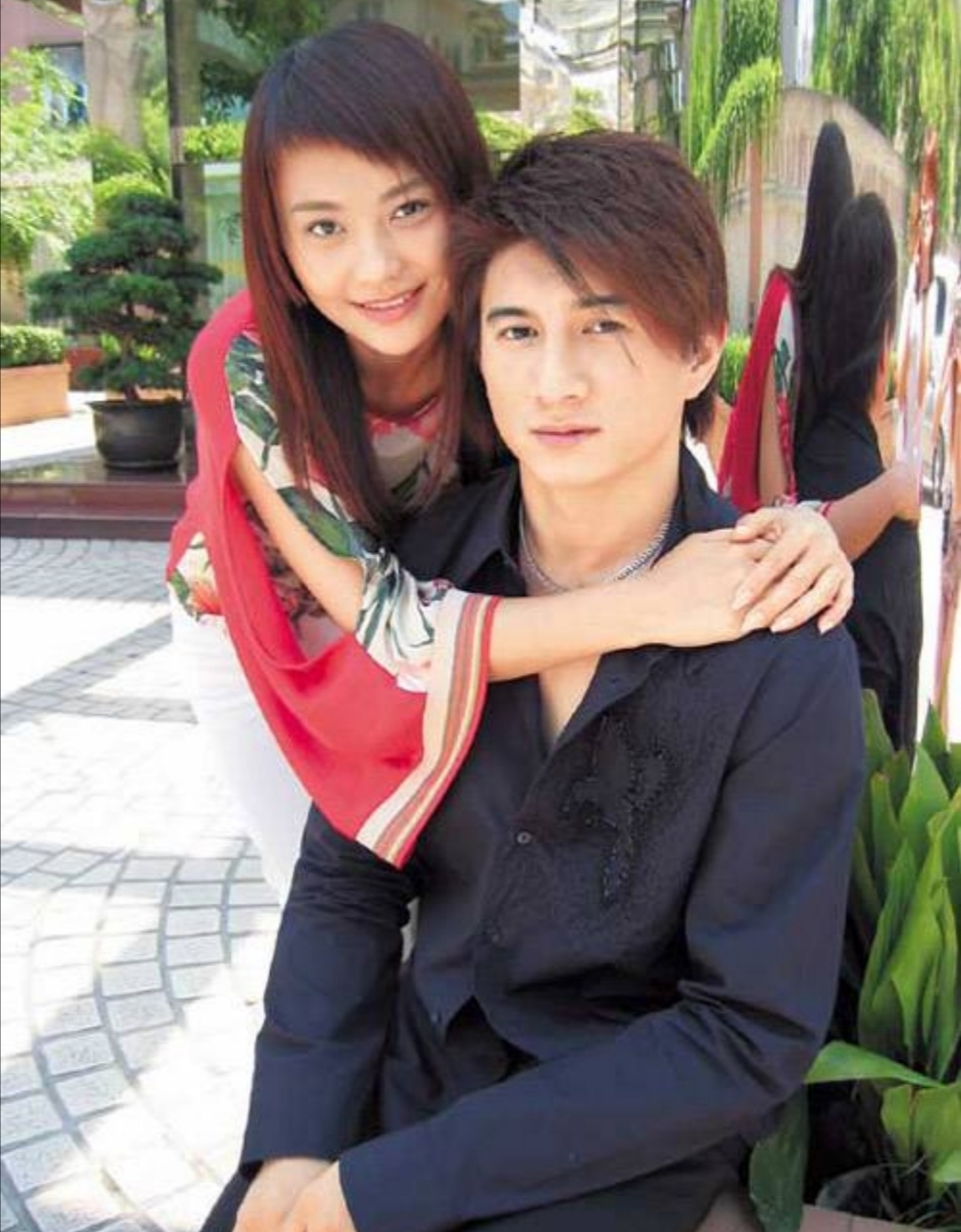 在吴奇隆住院期间,马雅舒一直陪伴在他身边,无微不至地照顾他.