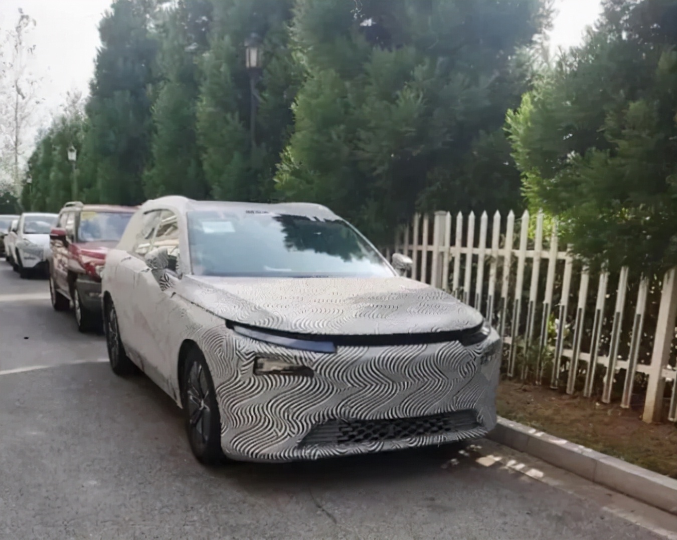 「汽车V报」小鹏全新SUV预告图发布；新款吉利缤越PHEV上市-20211112-VDGER