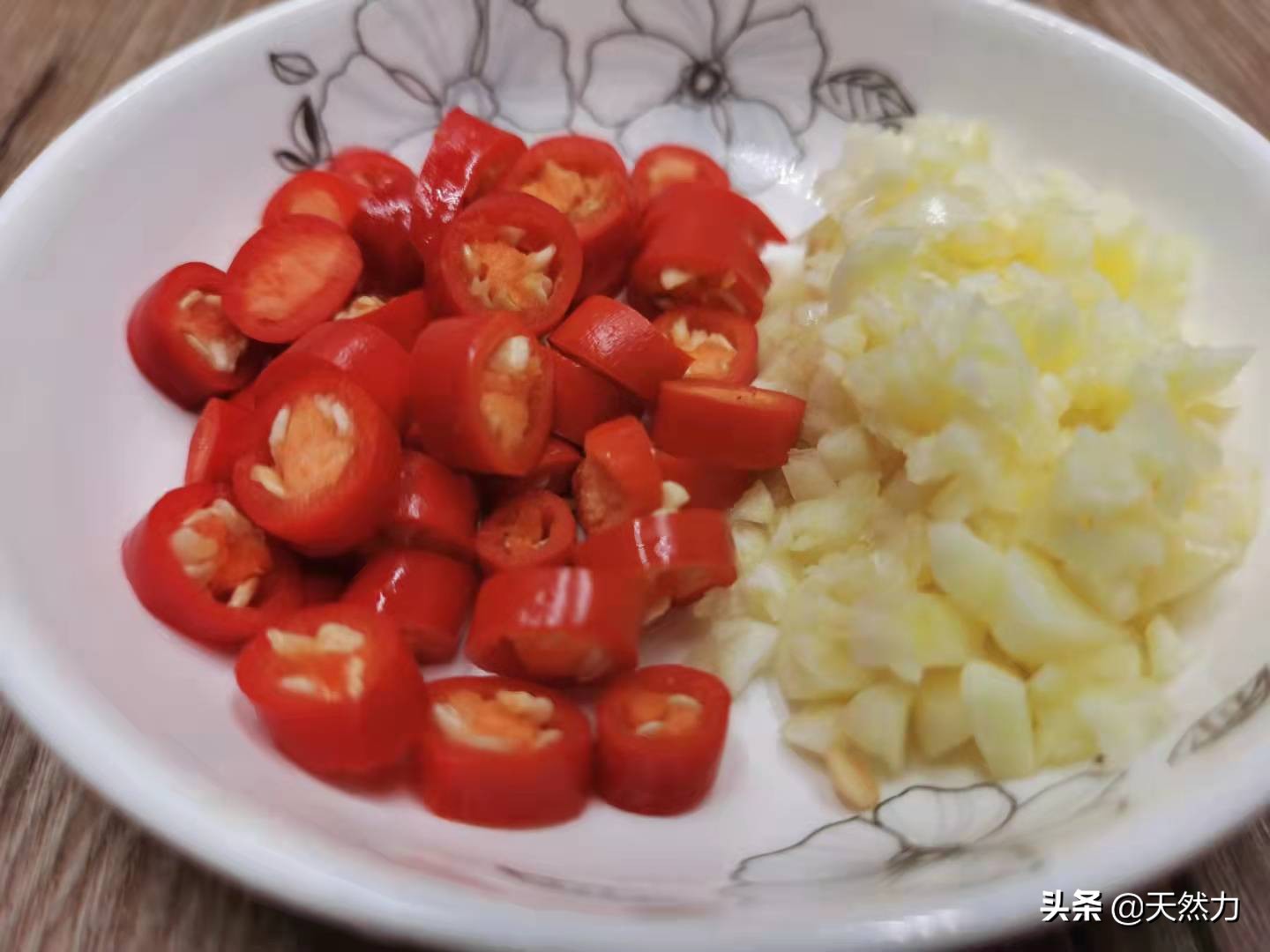 饭店的洋葱拌木耳是怎么做出来的，告诉你步骤和技巧，收藏好哦