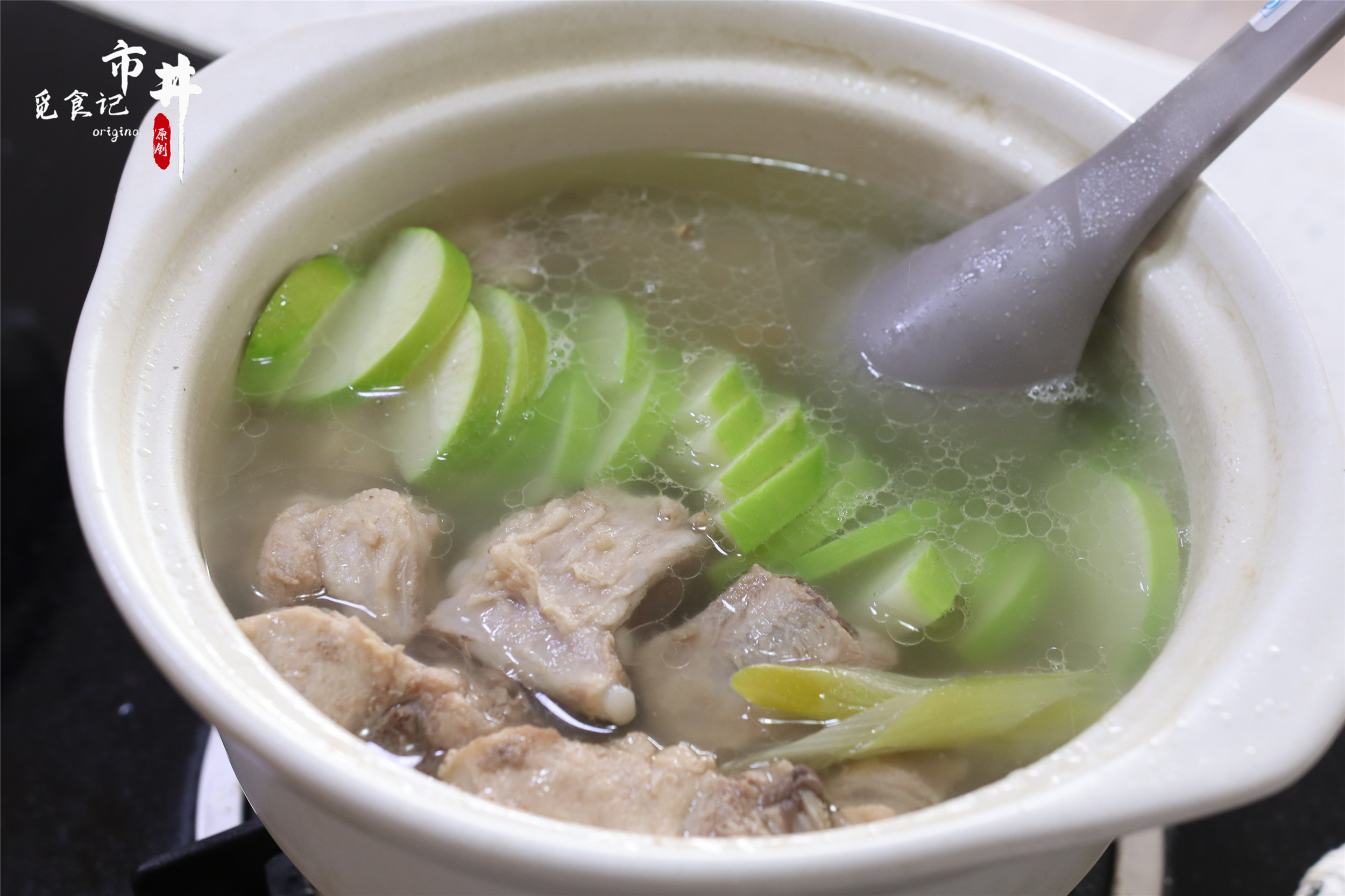 炖排骨，有人直接炖，有人先焯水，都不对，用“3步法”汤鲜肉香
