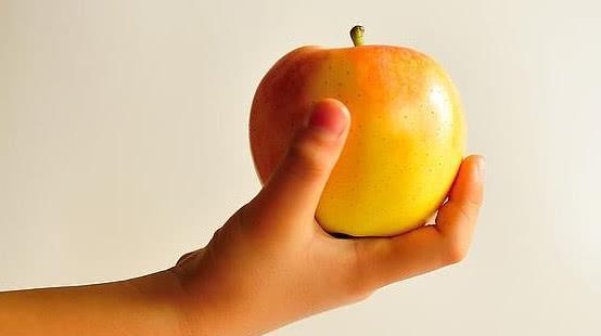 吃苹果可以“降血脂”？怎么吃更健康？营养师告诉你3个准则