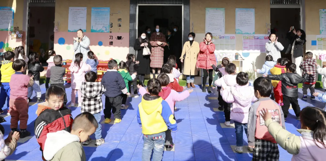 玉山县人大常委会领导到教体系统调研学前教育工作