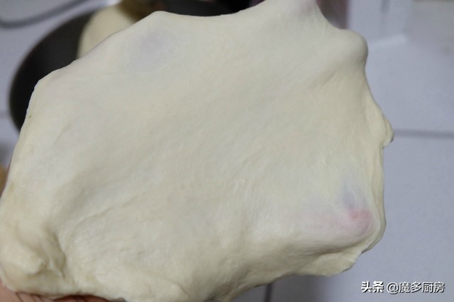 想吃面包不用买，这个面包做法太简单，一盘12个，香甜松软拉丝