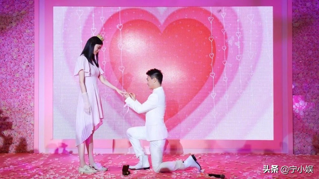 娱乐圈不被看好的8对姐弟恋，最大年龄差16岁，