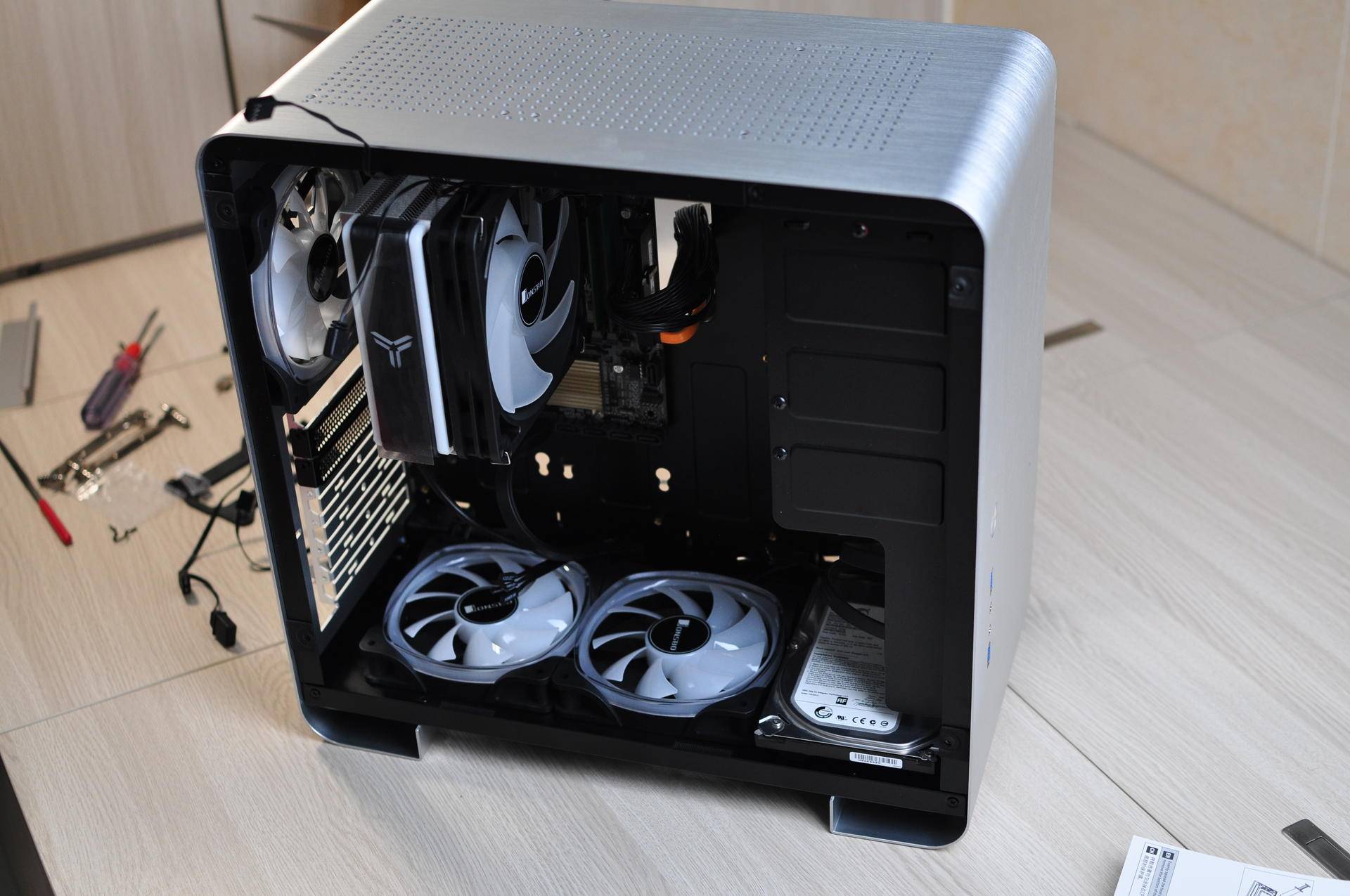 迷恋却买不起mac pro,我把家里的电脑换了个银色新机箱