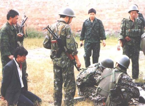 1992年平远街事件，三千武警围剿毒贩，缴获武器弹药够装备一个团