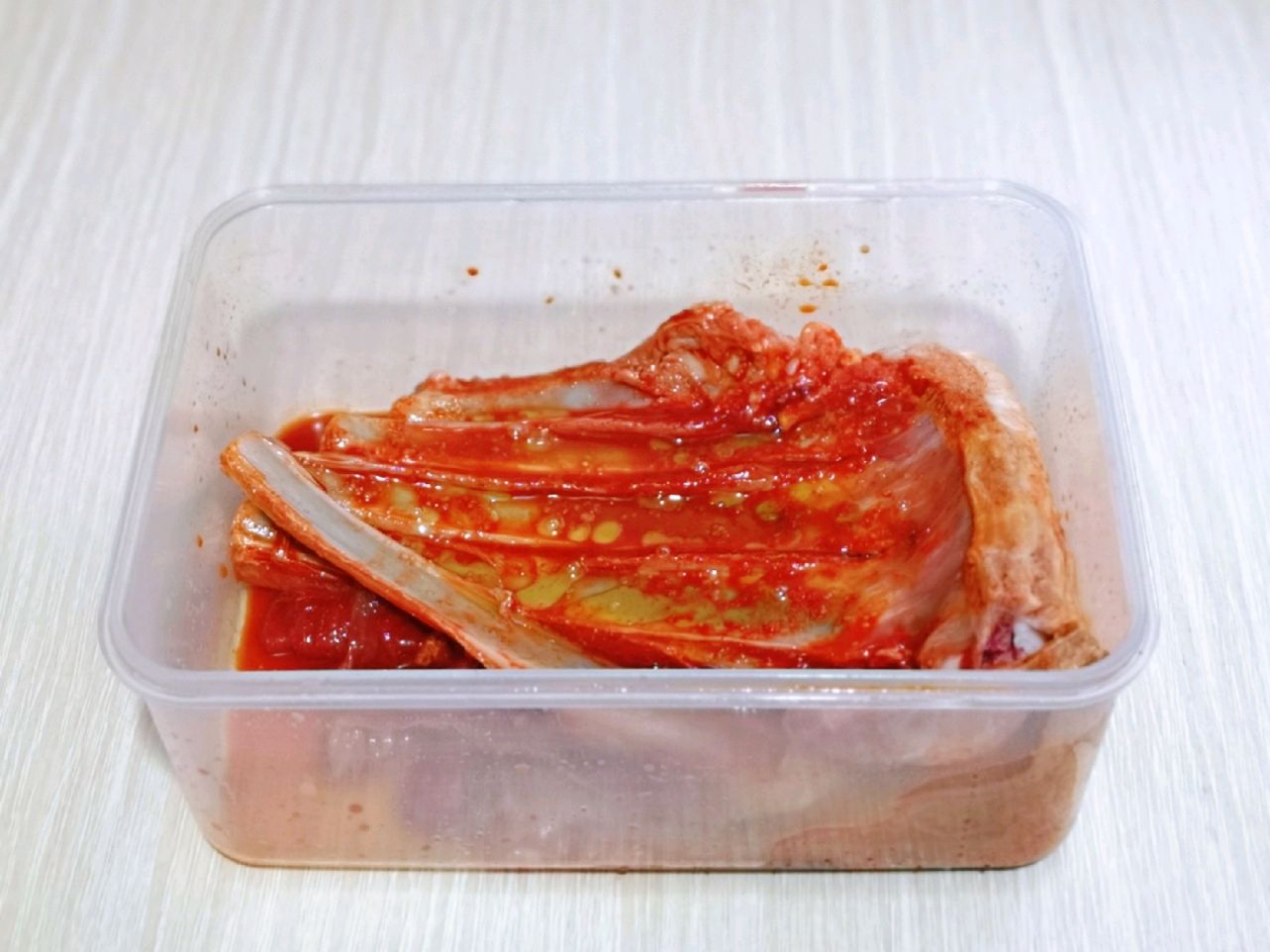 家里有烤箱就能做，奥尔良烤羊排太像样，羊排烤的滋滋冒油真香