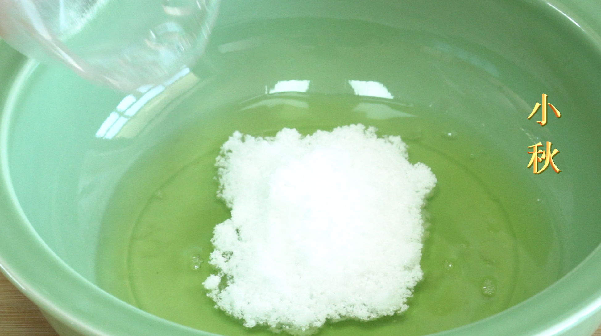双色玉米面蒸蛋糕，好吃不上火，用对方法，暄软漂亮中间不发粘