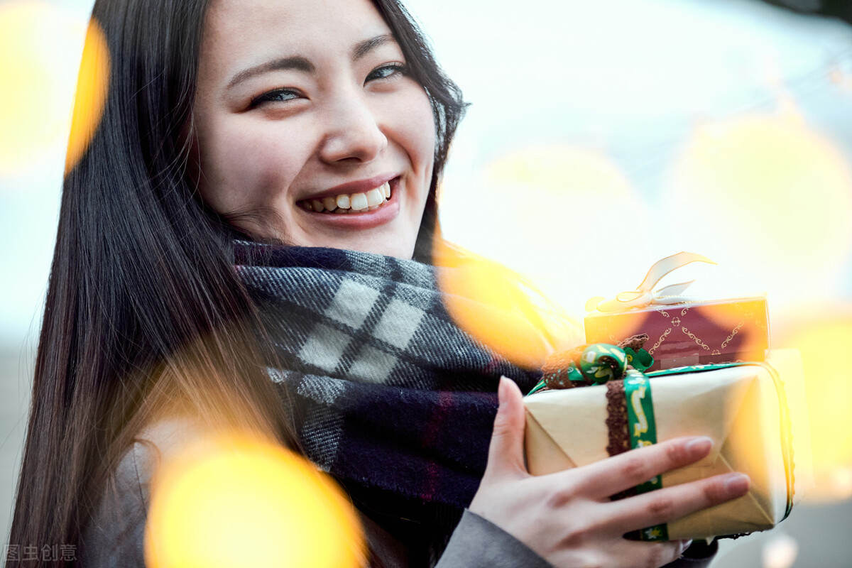 女孩的成人礼送什么礼物比较好（女孩成人礼物送什么合适）