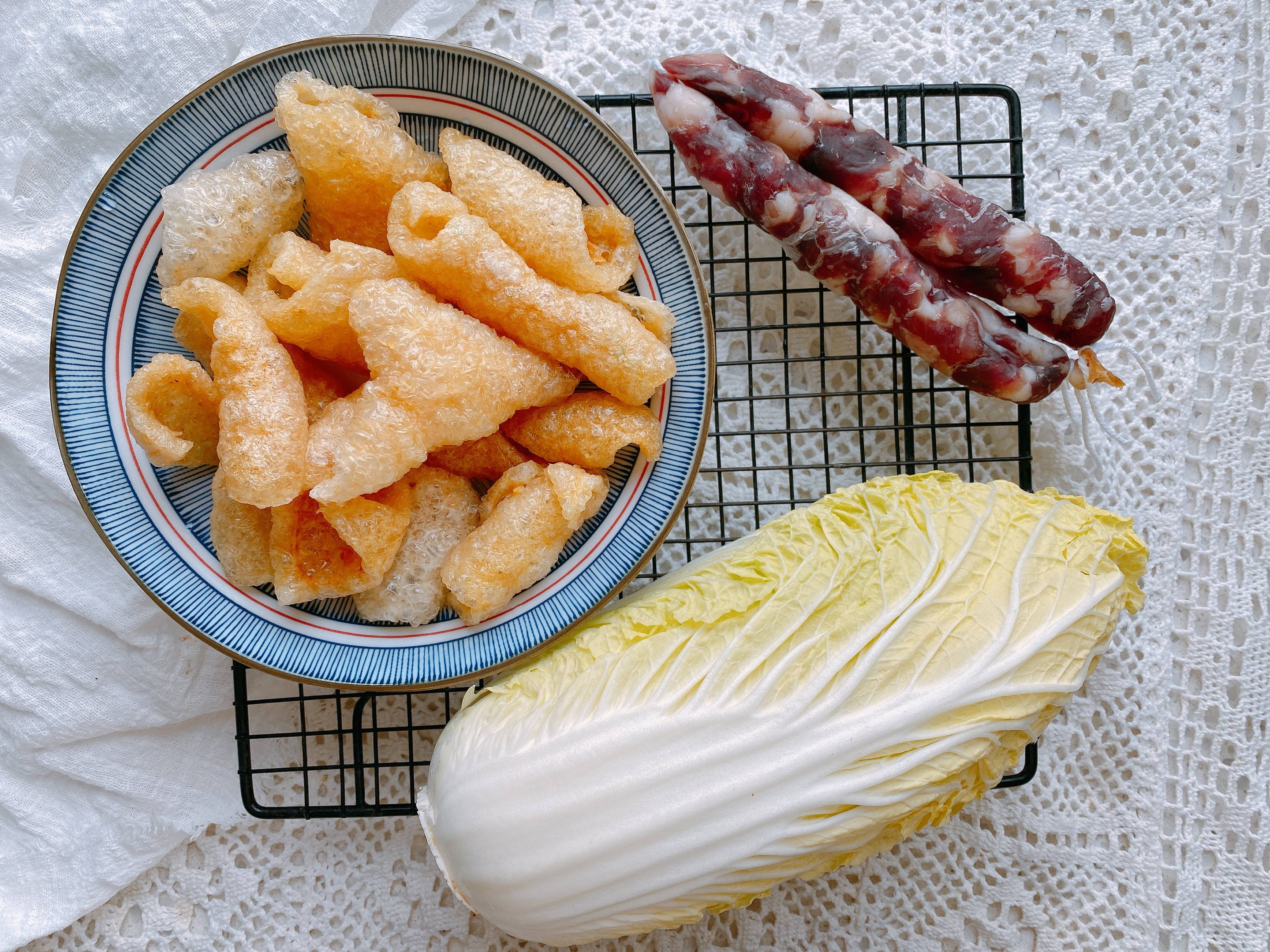 猪皮这样做太香了，加点白菜，吸饱汤汁咸香入味，爽滑劲道超下饭