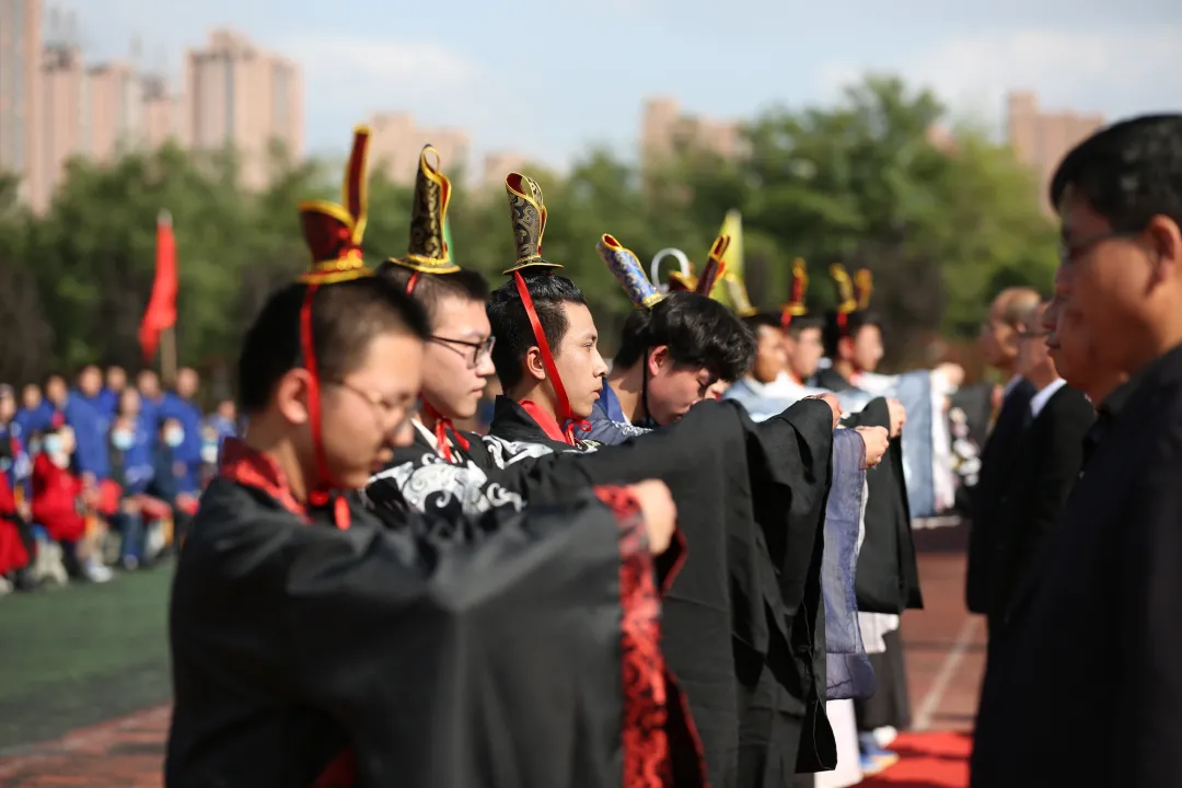 平凉五中举行2022届学生十八岁成人礼仪式